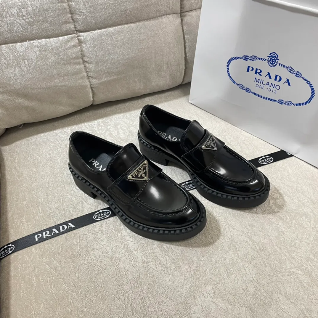 Factory direct sales p480🐘🐘Women's shoes, women's clothing Factory direct sales pRADA Official website synchronization # Unlimited out of stock at counters The purchasing version is strongly new Triangular silver buckle double bottom version Counter packaging Xiaohongshu Get Size: 35-40
